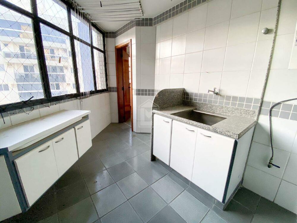 Apartamento à venda com 4 quartos, 240m² - Foto 8