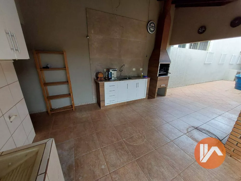 Casa, 3 quartos, 220 m² - Foto 1