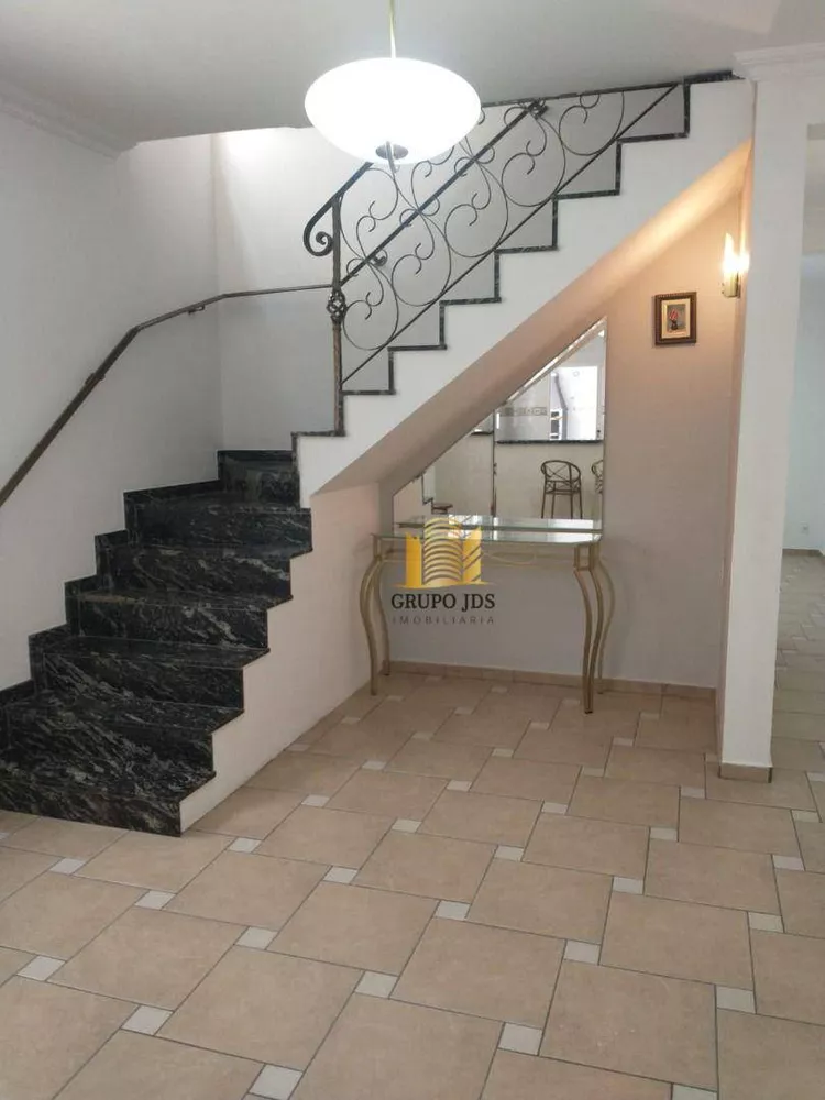 Casa à venda com 3 quartos, 240m² - Foto 4