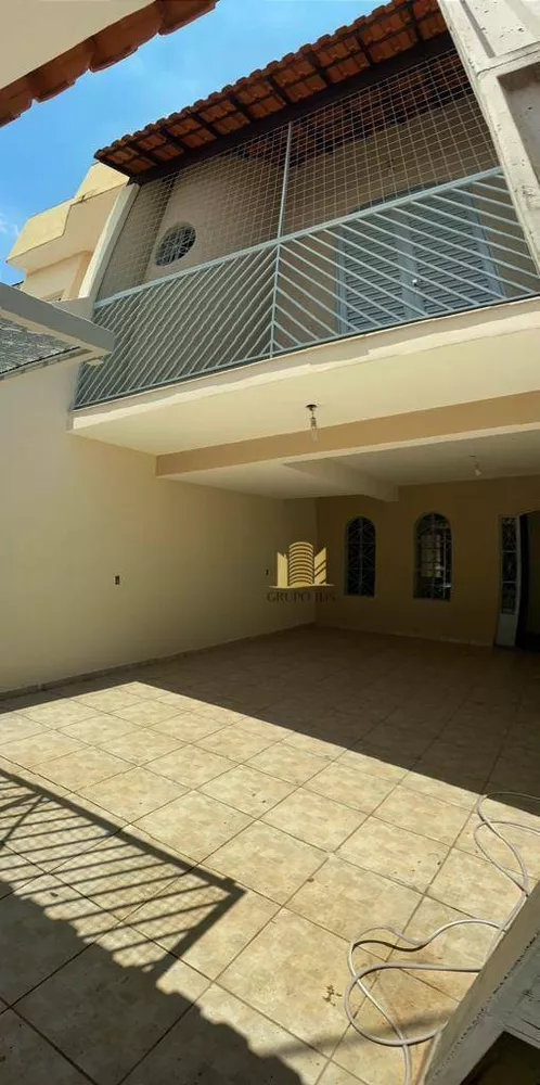 Casa à venda com 3 quartos, 204m² - Foto 3