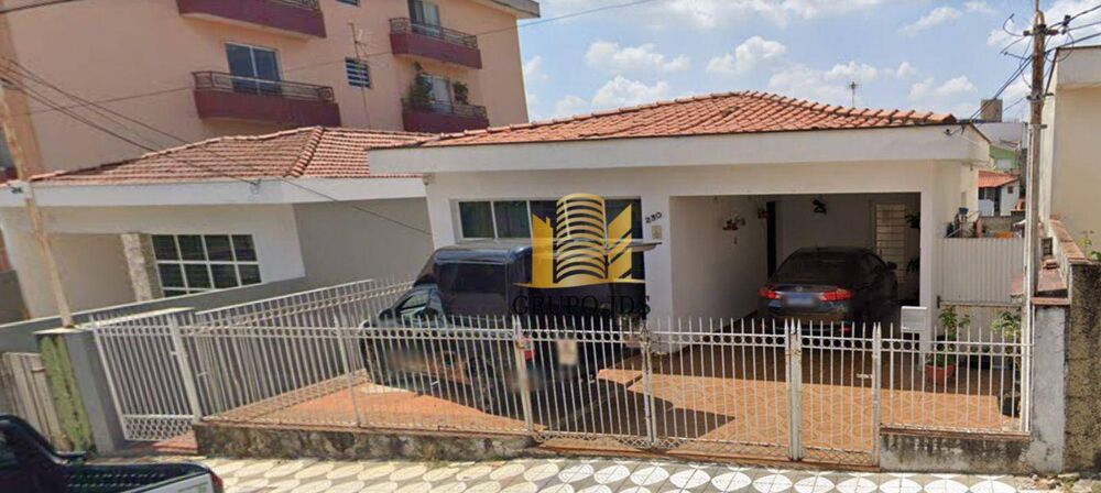 Casa à venda com 3 quartos, 222m² - Foto 1