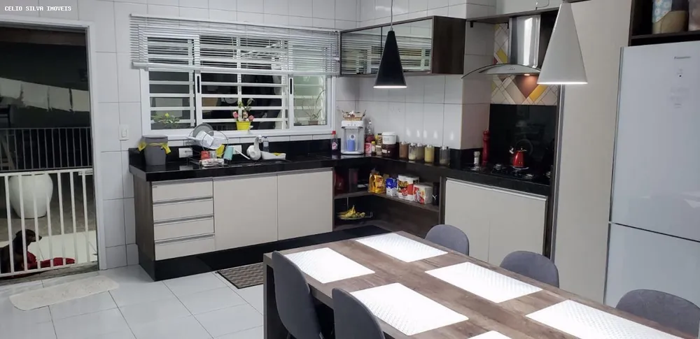 Casa, 3 quartos, 202 m² - Foto 2