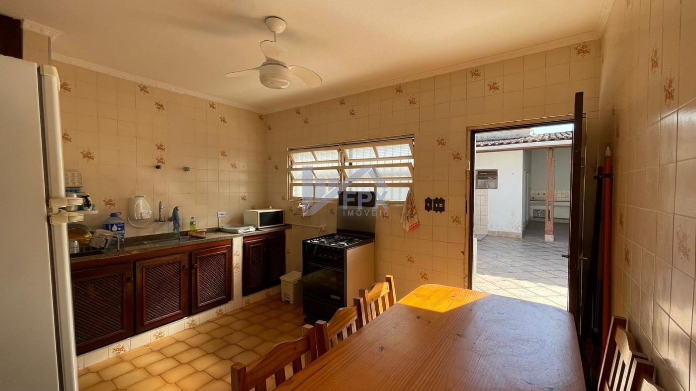 Casa à venda com 2 quartos, 190m² - Foto 2