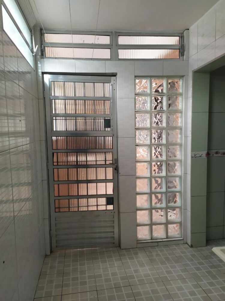 Casa à venda com 2 quartos, 90m² - Foto 2