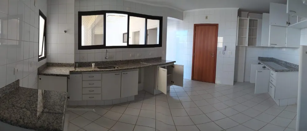 Apartamento, 3 quartos, 200 m² - Foto 1