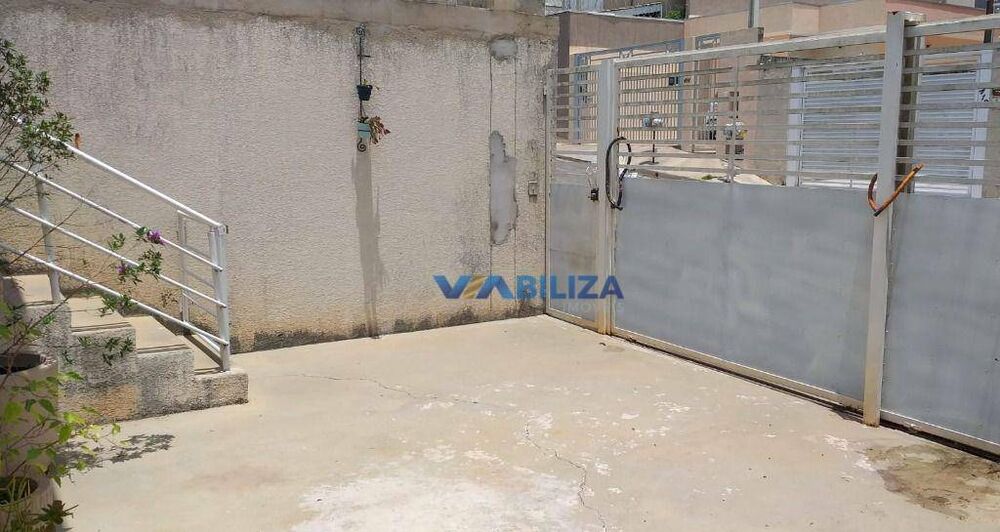 Casa à venda com 2 quartos, 74m² - Foto 4