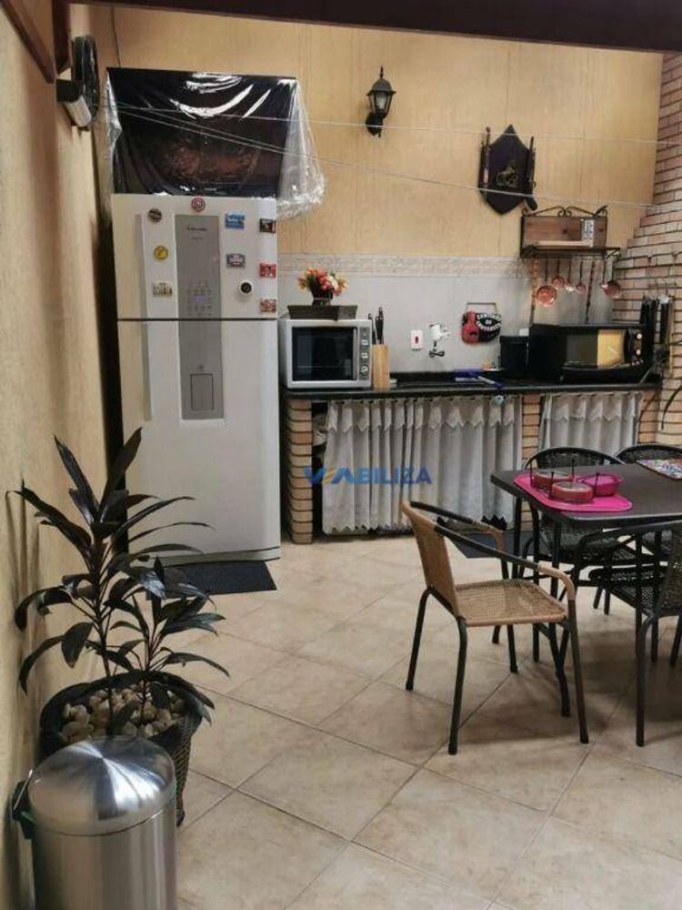 Casa, 4 quartos, 220 m² - Foto 3