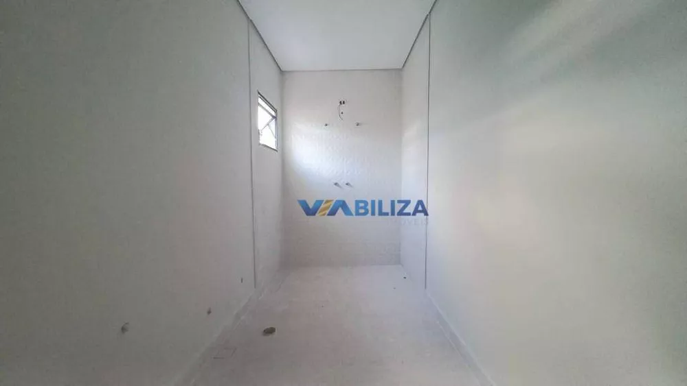 Casa de Condomínio à venda com 3 quartos, 250m² - Foto 2