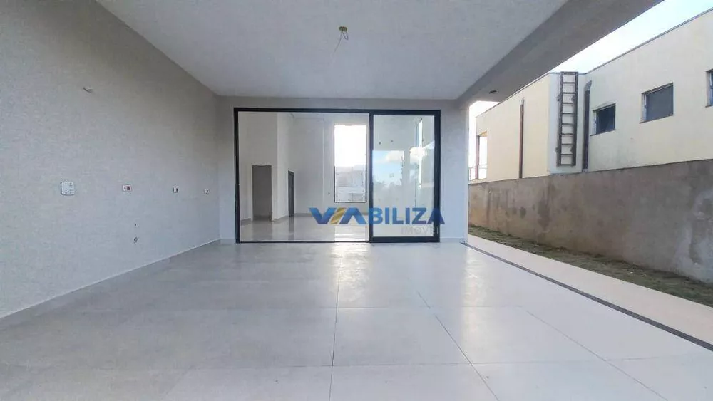 Casa de Condomínio à venda com 3 quartos, 250m² - Foto 4