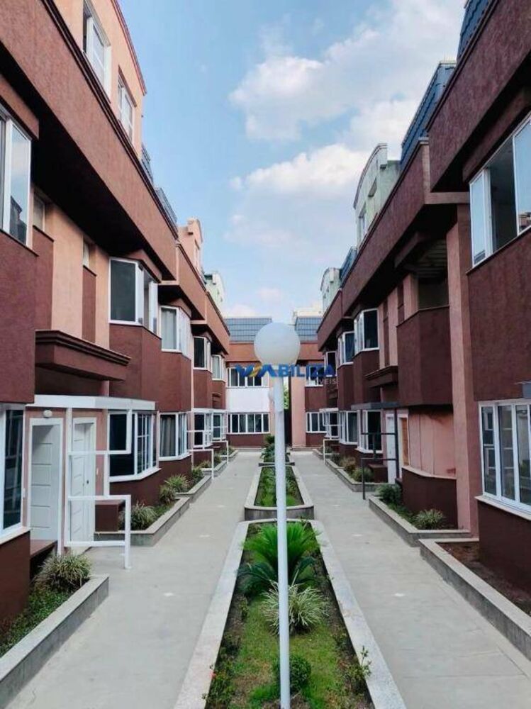 Sobrado, 3 quartos, 226 m² - Foto 1