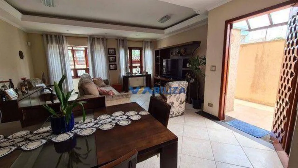 Casa, 4 quartos, 198 m² - Foto 1