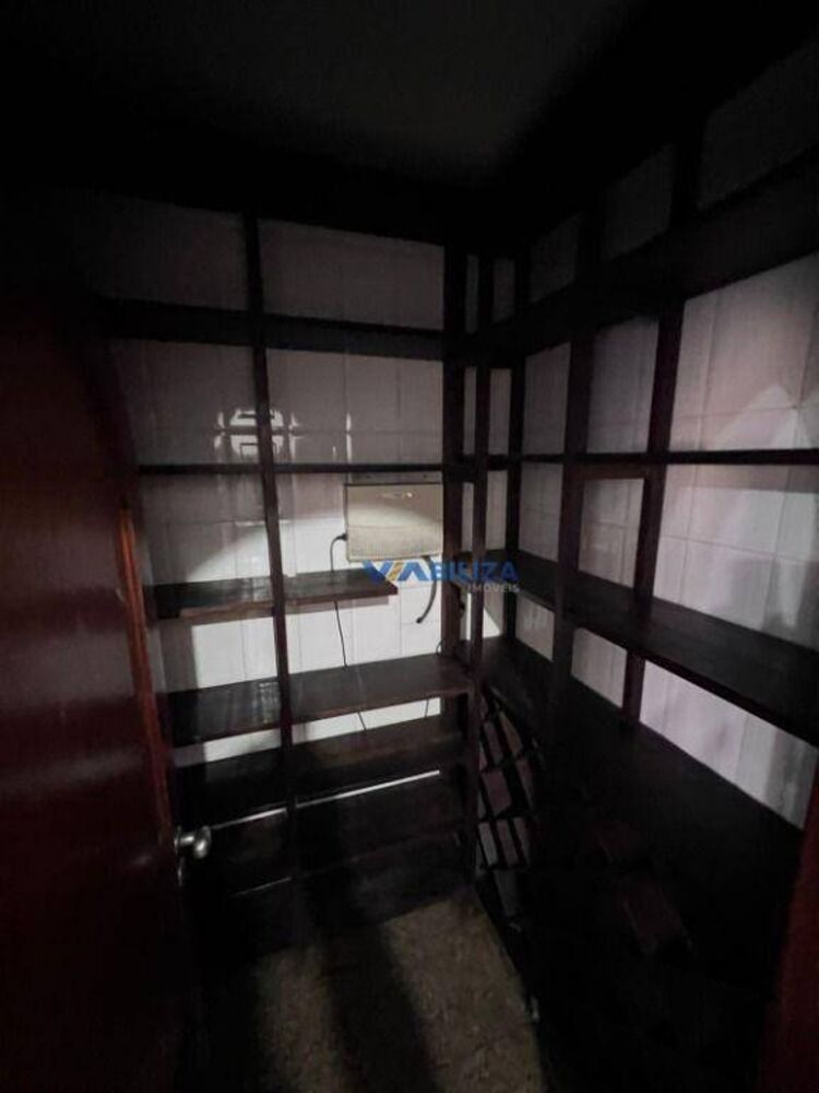 Apartamento à venda com 3 quartos, 218m² - Foto 13