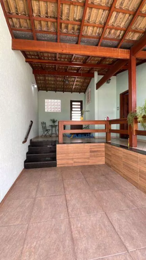 Casa à venda com 2 quartos, 189m² - Foto 2