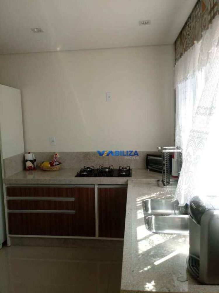Casa à venda com 3 quartos, 423m² - Foto 2