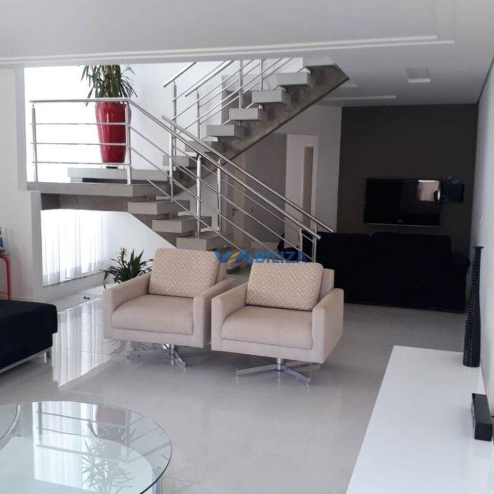 Sobrado à venda com 3 quartos, 290m² - Foto 1