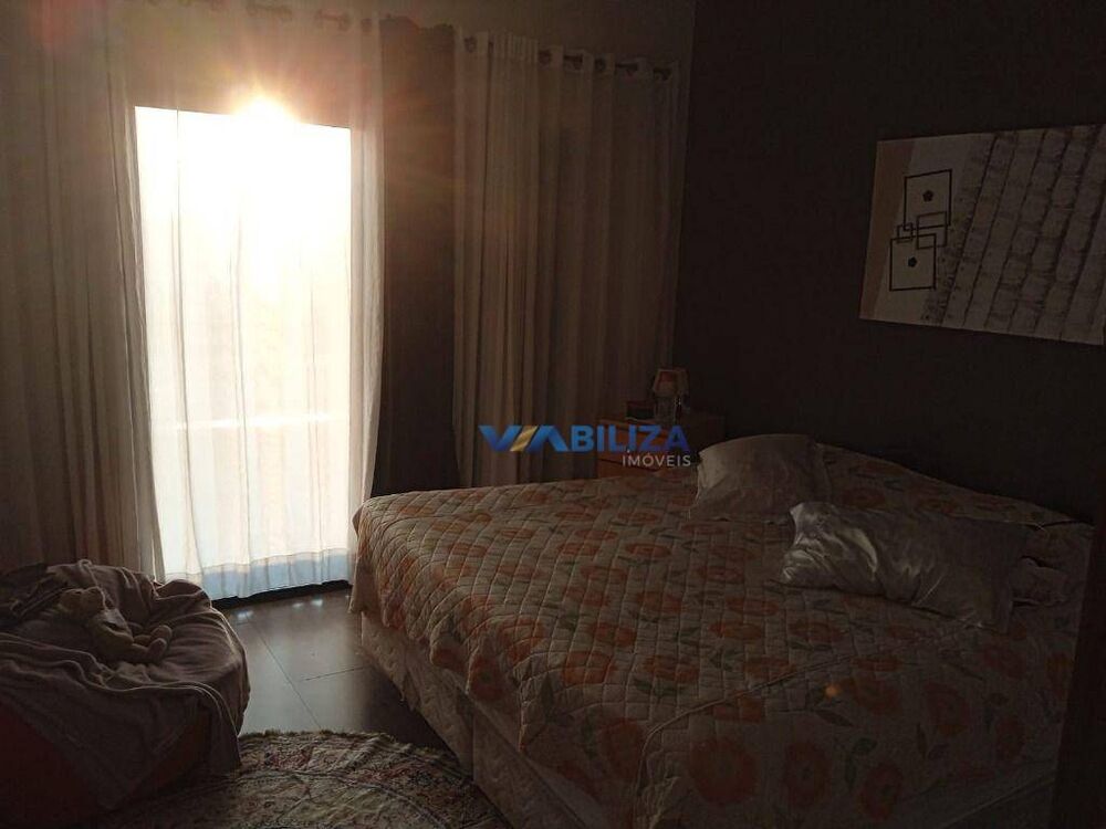 Sobrado, 3 quartos, 363 m² - Foto 1