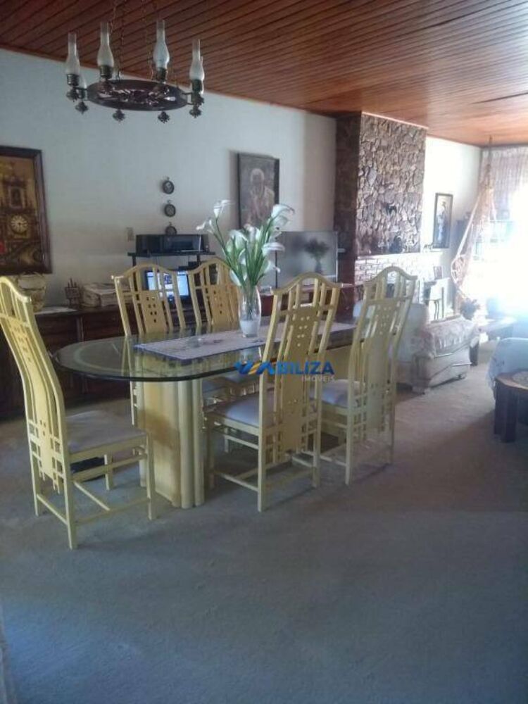 Casa à venda com 3 quartos, 365m² - Foto 1