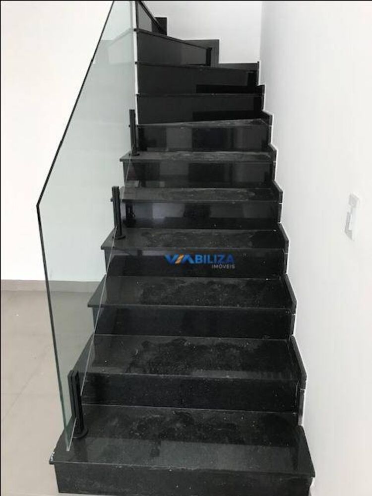 Sobrado à venda com 3 quartos, 220m² - Foto 1