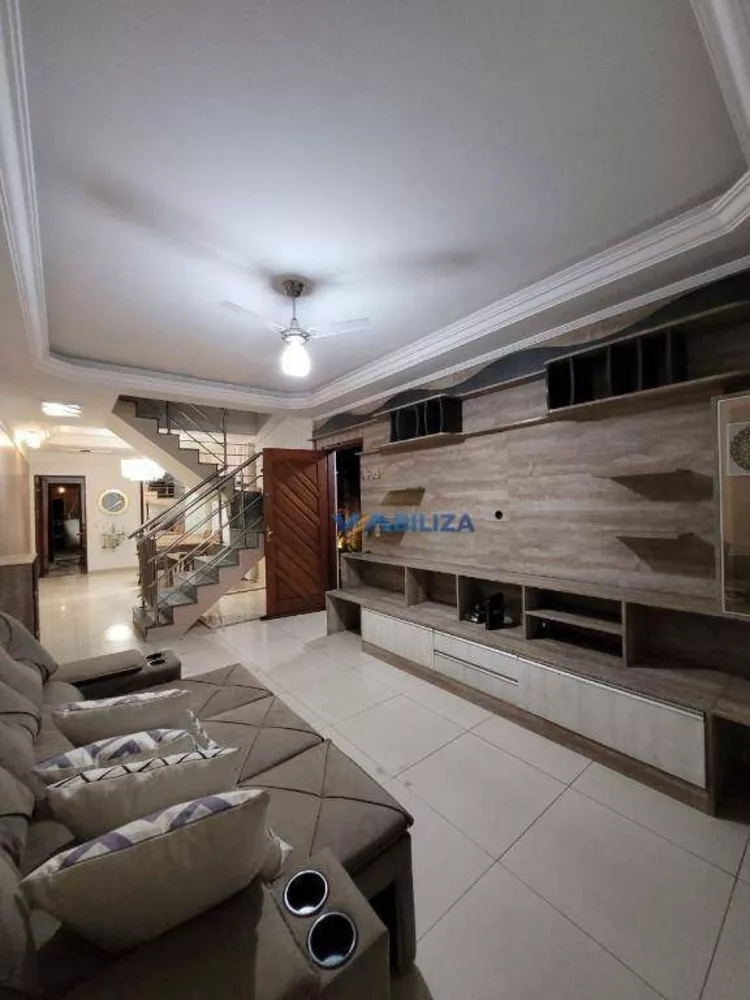 Sobrado à venda com 3 quartos, 170m² - Foto 1