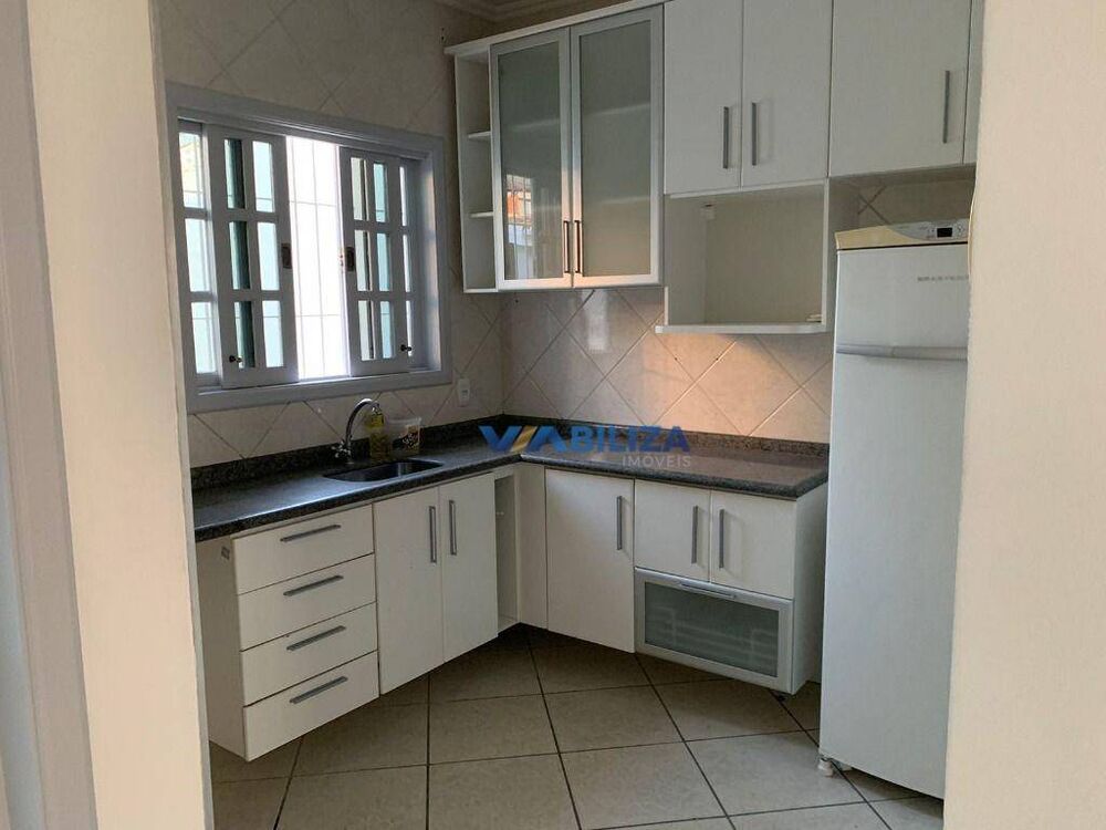 Casa à venda com 3 quartos, 190m² - Foto 2