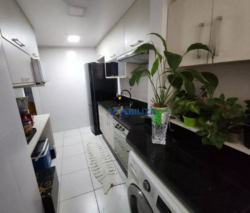 Apartamento à venda com 3 quartos, 76m² - Foto 2