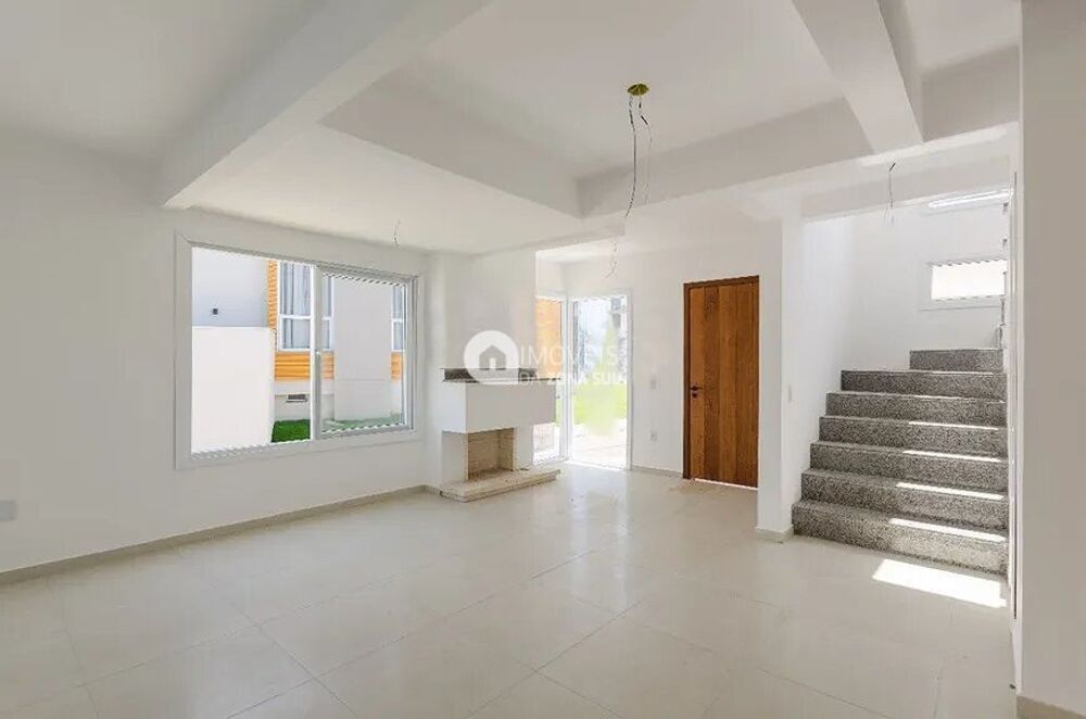 Casa à venda com 3 quartos, 225m² - Foto 2