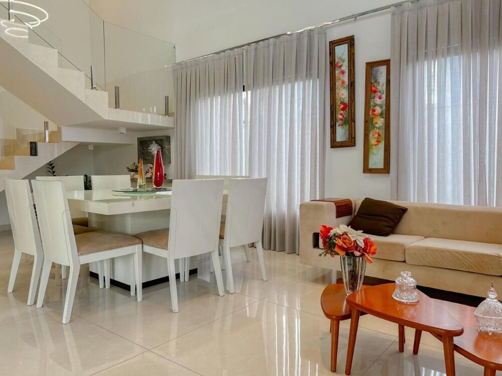 Casa de Condomínio à venda com 4 quartos, 236m² - Foto 2