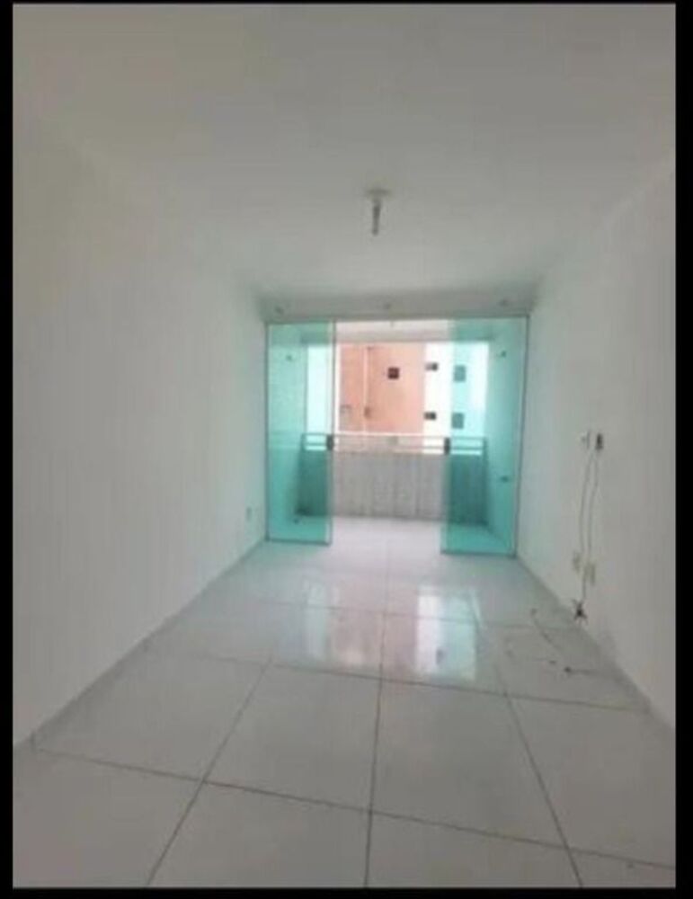 Apartamento à venda com 3 quartos, 77m² - Foto 2