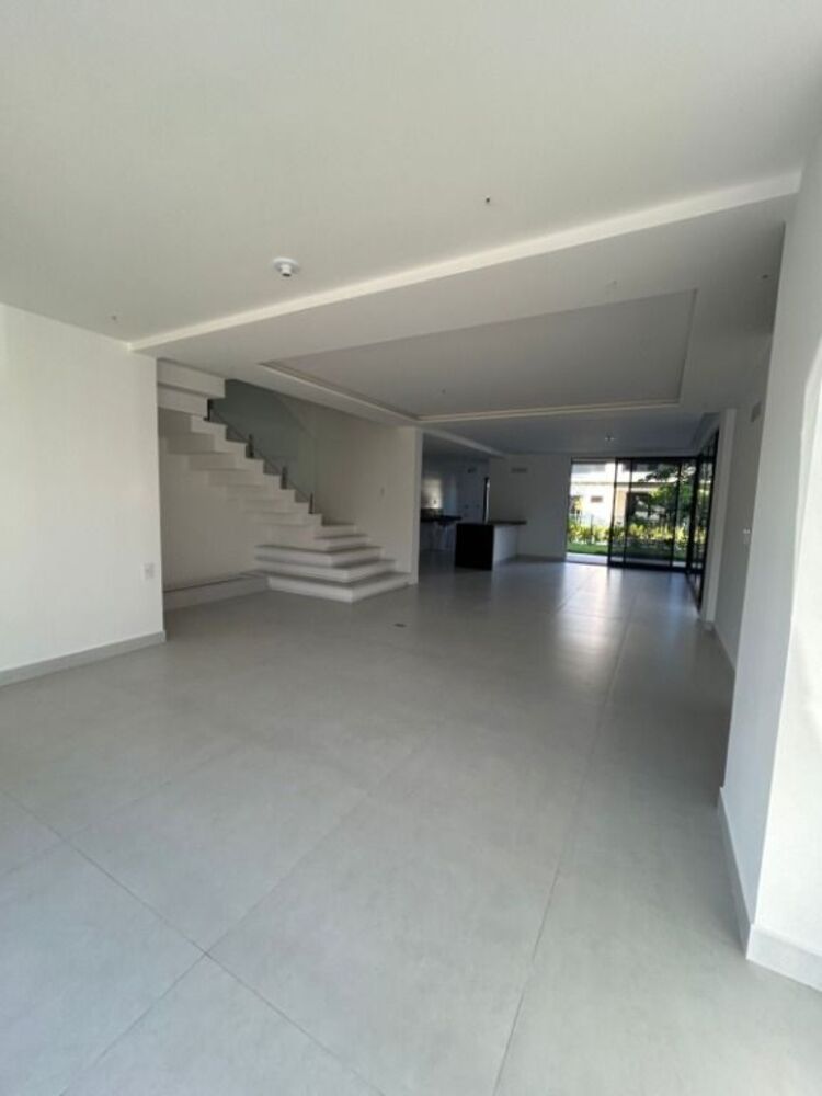 Casa de Condomínio à venda e aluguel com 3 quartos, 177m² - Foto 3