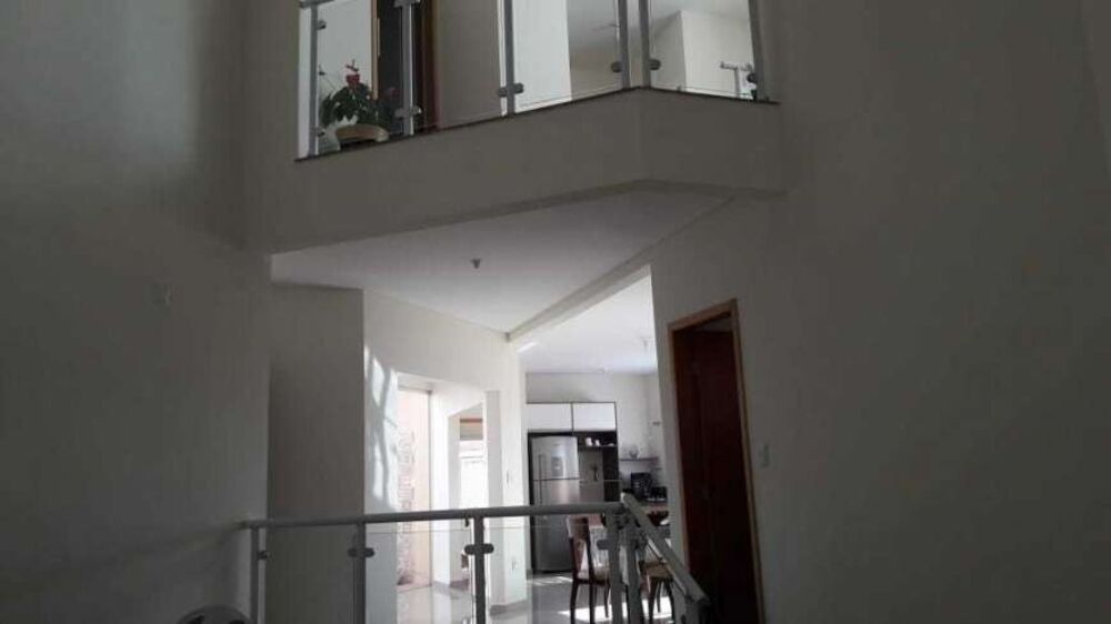 Casa, 4 quartos, 240 m² - Foto 1