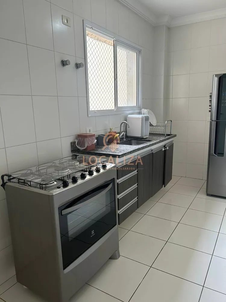 Apartamento à venda com 3 quartos, 131m² - Foto 2