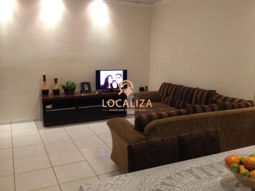 Casa à venda com 3 quartos, 186m² - Foto 1