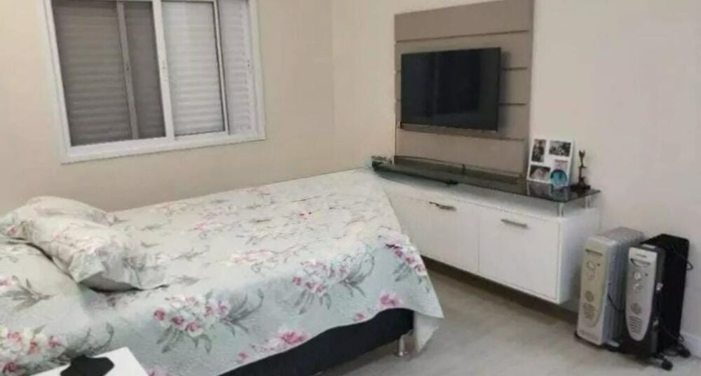 Casa à venda com 4 quartos, 1000m² - Foto 1