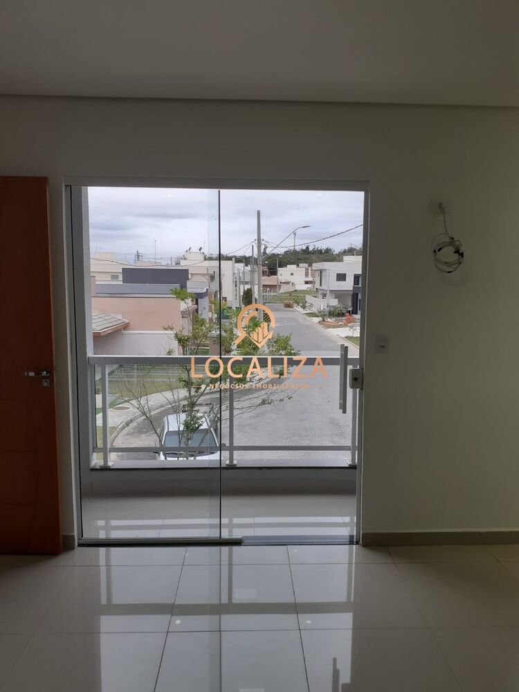 Casa à venda com 4 quartos, 247m² - Foto 1
