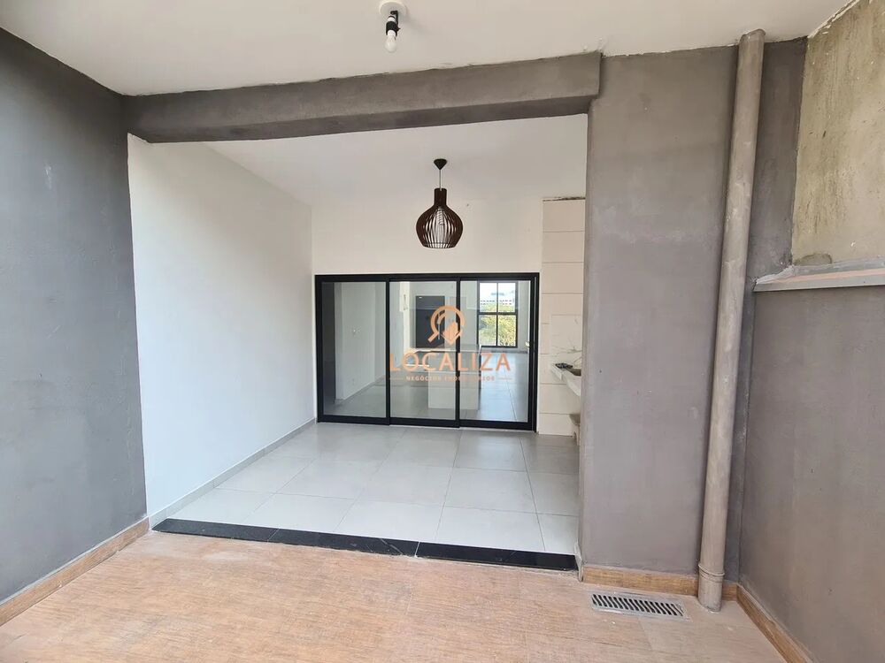 Casa à venda com 3 quartos, 142m² - Foto 2
