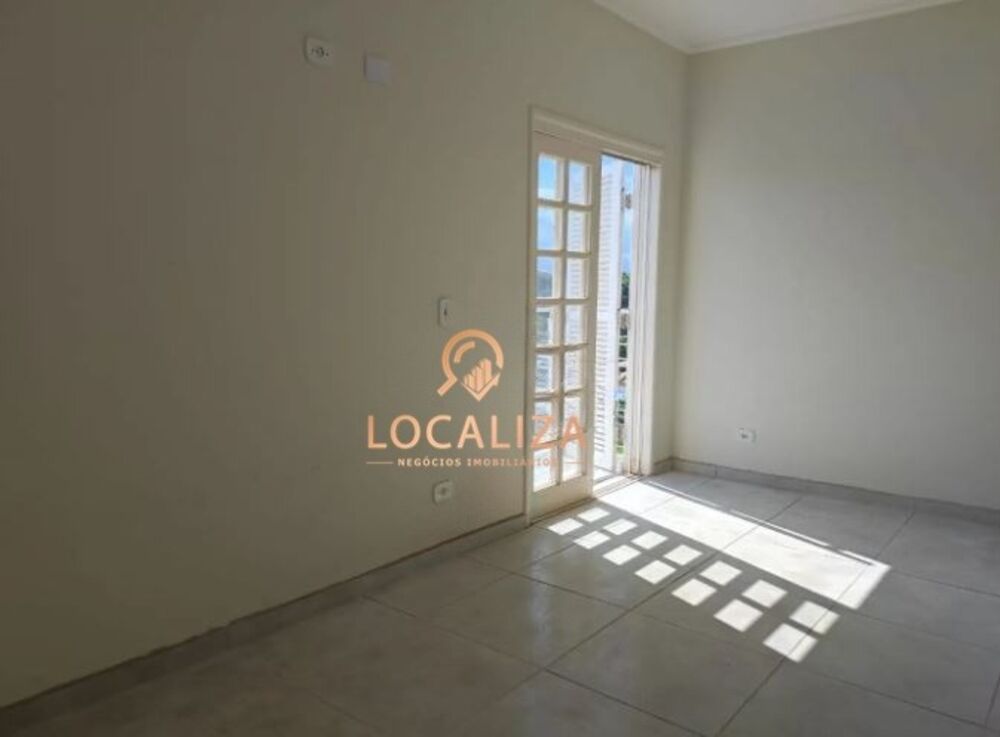 Casa à venda com 3 quartos, 229m² - Foto 2