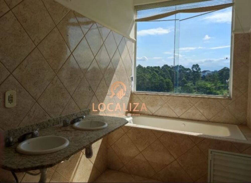 Casa à venda com 3 quartos, 229m² - Foto 4
