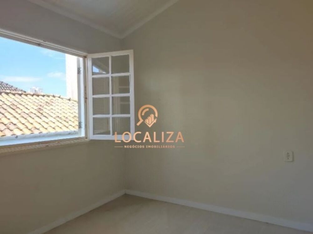 Casa à venda com 3 quartos, 229m² - Foto 3