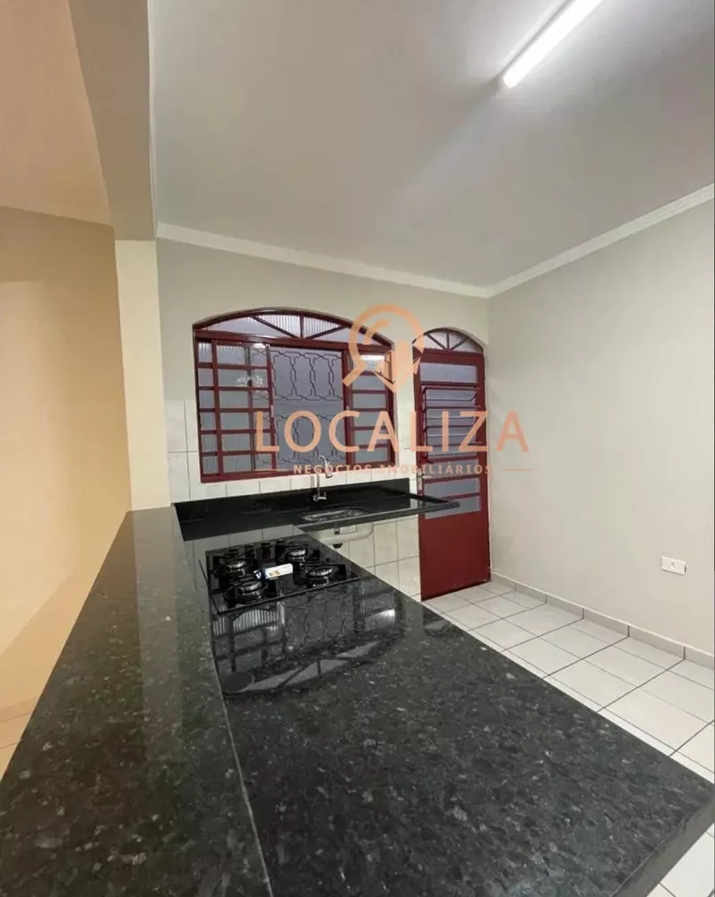 Casa à venda com 2 quartos, 180m² - Foto 2