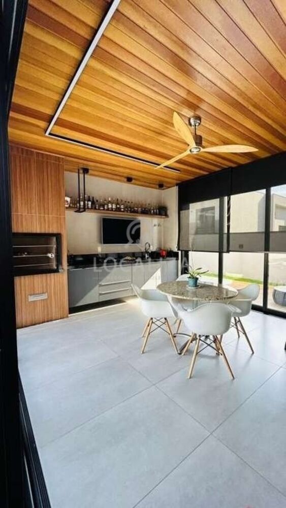 Casa à venda com 4 quartos, 323m² - Foto 2