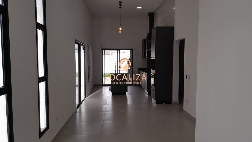 Casa à venda com 3 quartos, 300m² - Foto 1