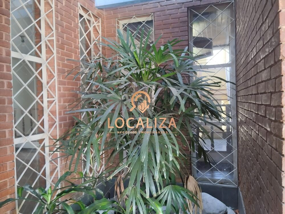 Casa à venda com 7 quartos, 318m² - Foto 2
