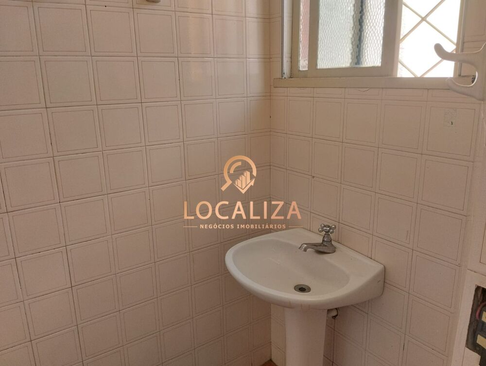 Casa à venda com 7 quartos, 318m² - Foto 1