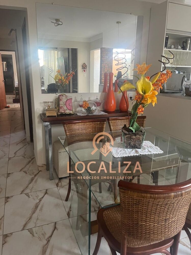Casa à venda com 2 quartos, 125m² - Foto 1
