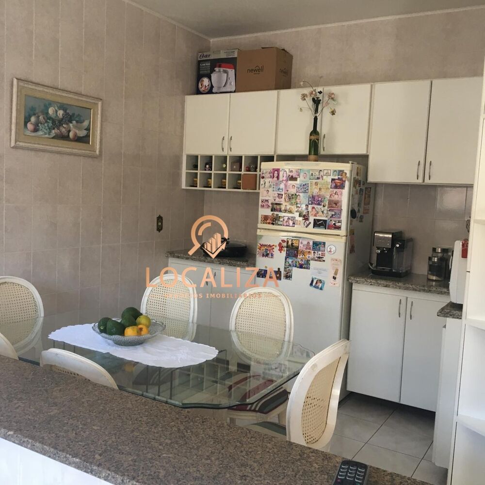 Casa, 5 quartos, 230 m² - Foto 1