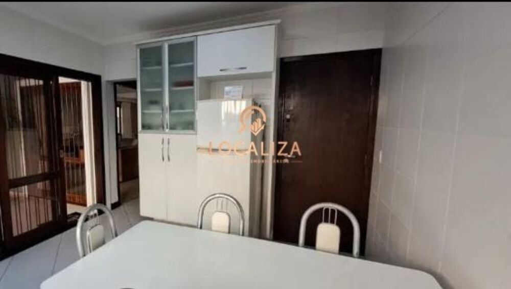 Casa à venda com 4 quartos, 207m² - Foto 1