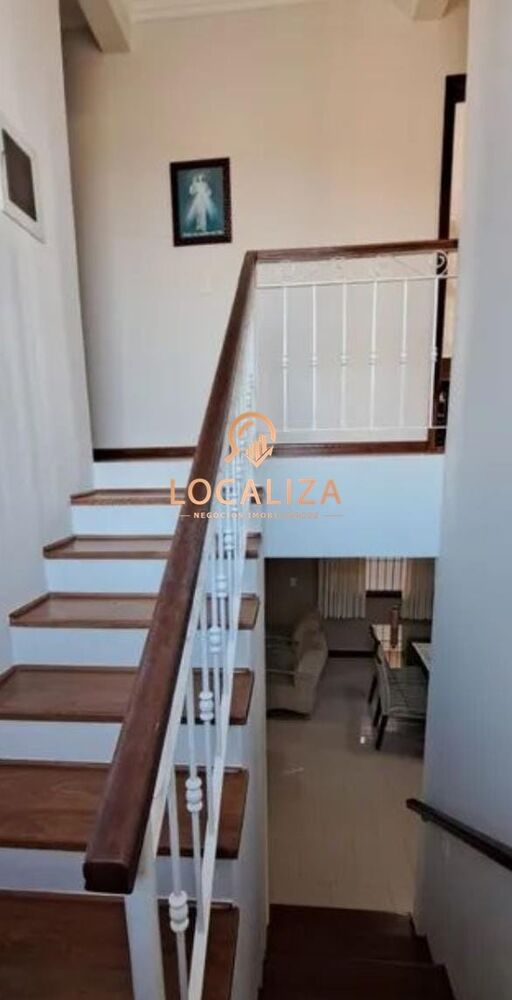 Casa à venda com 4 quartos, 207m² - Foto 2