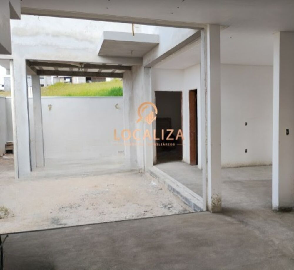 Casa à venda com 4 quartos, 215m² - Foto 1