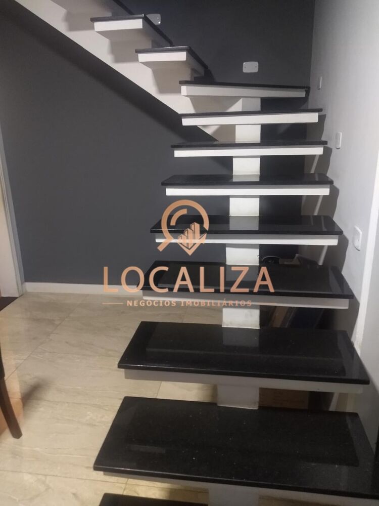 Casa à venda com 3 quartos, 200m² - Foto 1