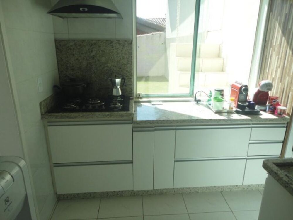 Chácara à venda com 4 quartos, 1400m² - Foto 1